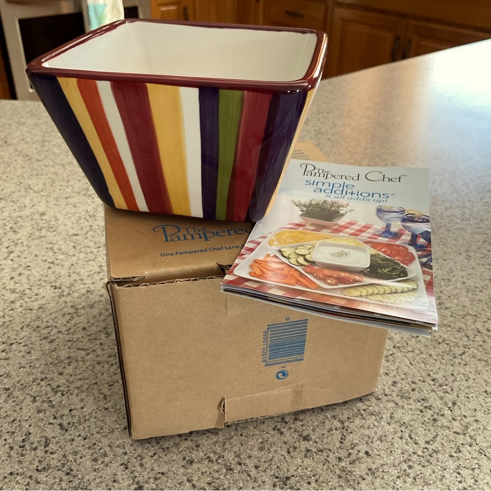 NIB The Pampered Chef Simple Additions Striped Small Bowl